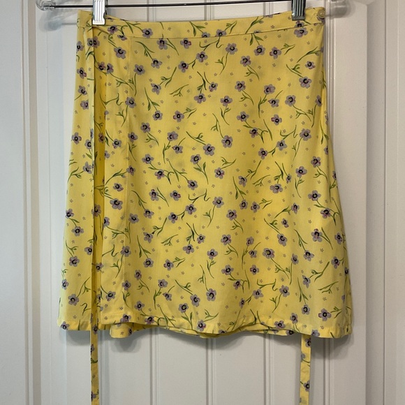 Dolls Kill Motel Rocks Handmade Floral Wrap Mini Skirt Women’s Size Small - Picture 13 of 16